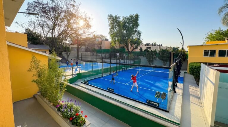 Agrega_pocos_nios_jugando_en_estas_canchas_la_de_a_delpmaspu